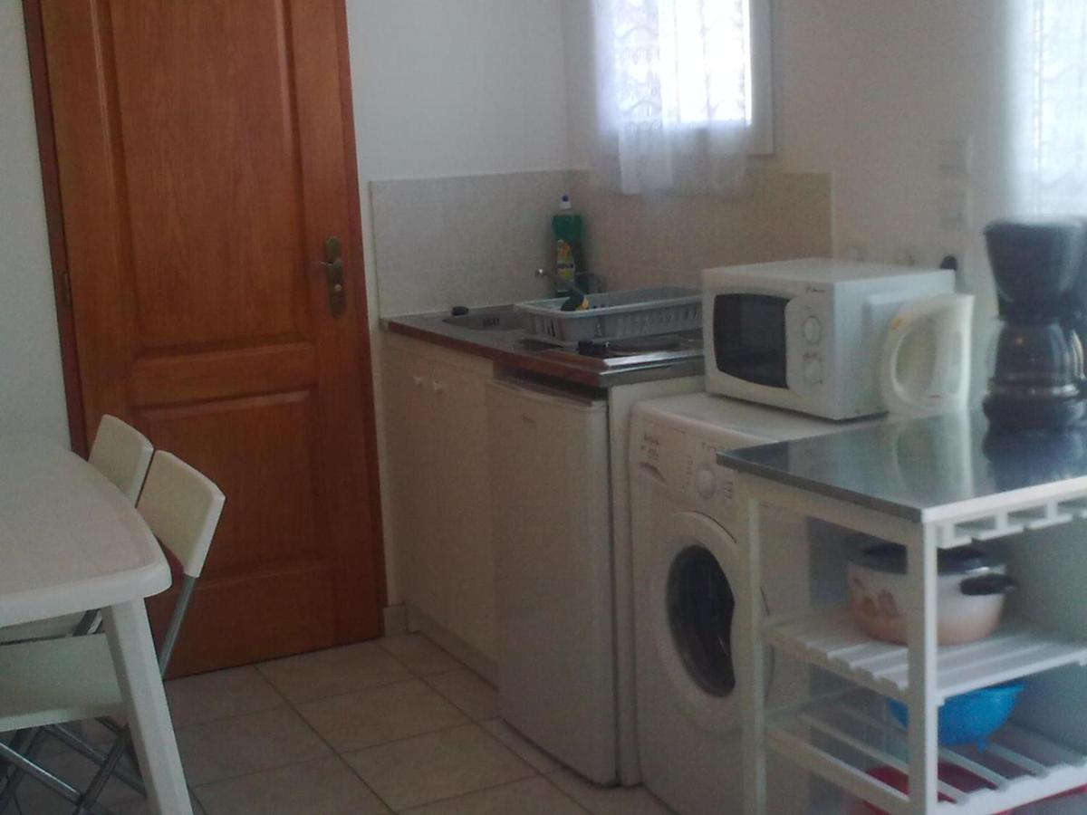 Studio Climatise. Proche Parking, Commerces Et Mer Apartment Carqueiranne Exterior photo