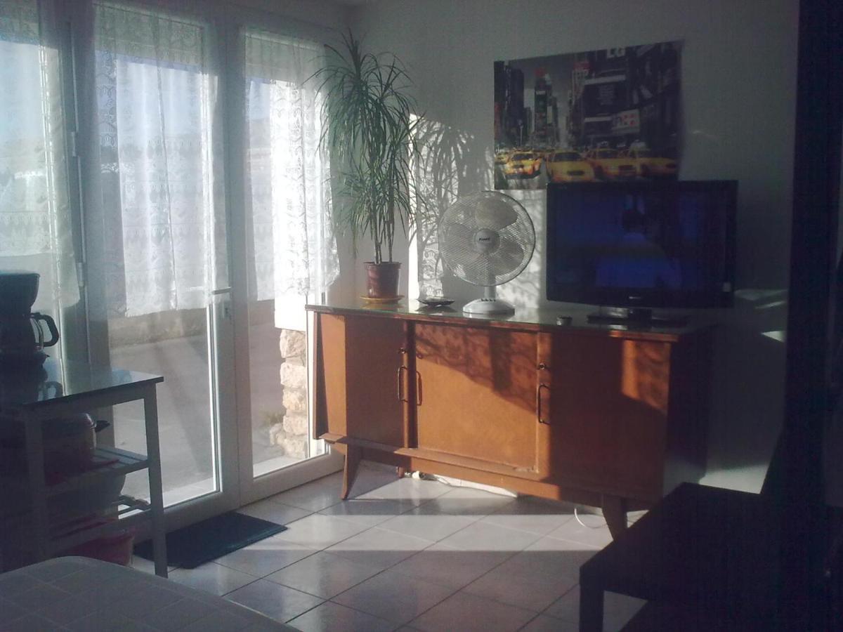 Studio Climatise. Proche Parking, Commerces Et Mer Apartment Carqueiranne Exterior photo